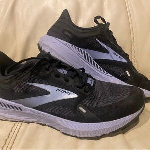 Women’s Brooks Launch GTS 9 Running Shoes size 9